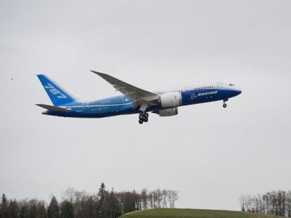 Despegue de un Boeing 787, cuya tecnología permite emitir menos CO2.