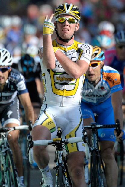 El gesto y los dientes de Cavendish al ganar la etapa en Suiza.