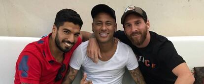 Messi publicó en Instagram una foto con Neymar y Suárez el día en el que el F. C. Barcelona demandó al brasileño.