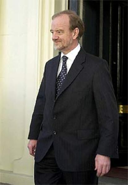 Robin Cook, tras reunirse con Blair en Londres.