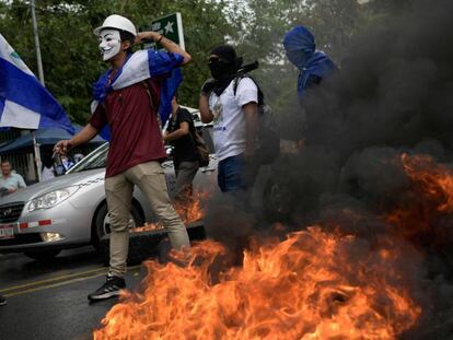 Protestas de universitarios en Managua contra Daniel Ortega, el presidente de Nicaragua.