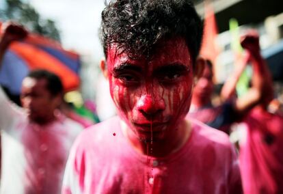 Manifestantes protestan por las calles de Manila (Filipinas), en defensa de los Derechos Humanos, que se celebra cada año el 10 de diciembre.