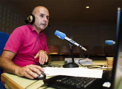 Xoán Galán, el sábado durante la emisión del programa, en el estudio de 'Galicia en Goles'.