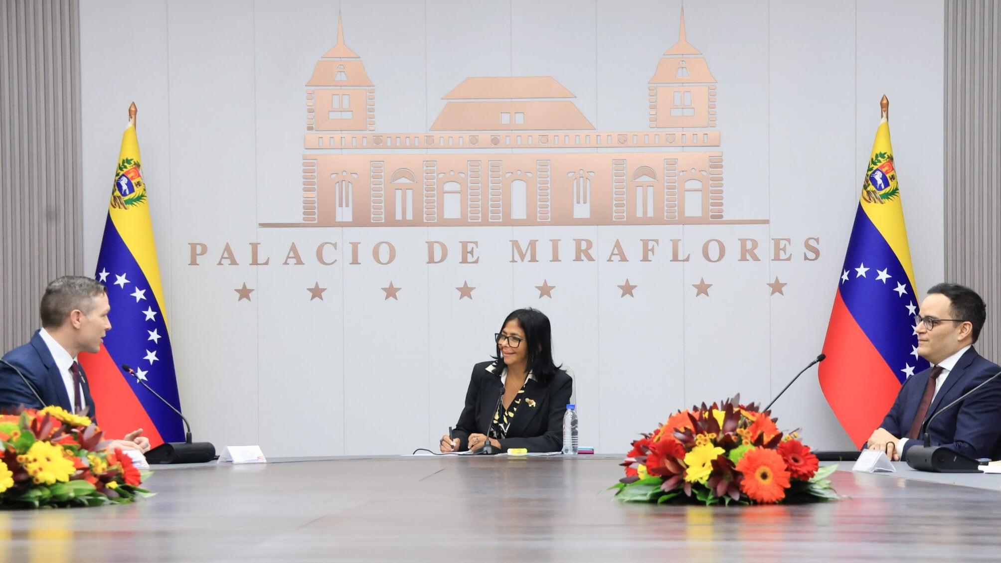 El levantamiento de sanciones al Banco Central venezolano da oxígeno a Delcy Rodríguez ante el malestar social