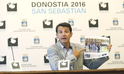 Ramón Gómez, portavoz del PP en el ayuntamiento de San Sebastián, en la rueda de prensa de esta mañana.