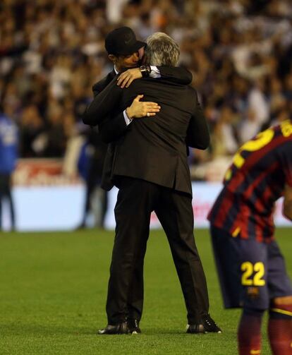 Ronaldo le da un beso a Ancelotti al finalizar el partido