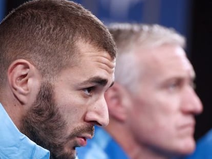 Benzema, en una rueda de prensa de la selecci&oacute;n francesa, en marzo.