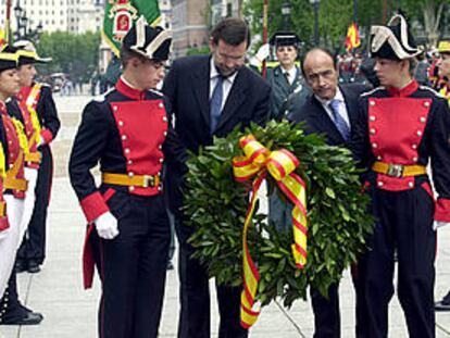 Mariano Rajoy y López Valdivielso en un acto conmemorativo por el 158 aniversario de la Guardia Civil. PLANO GENERAL - ESCENA