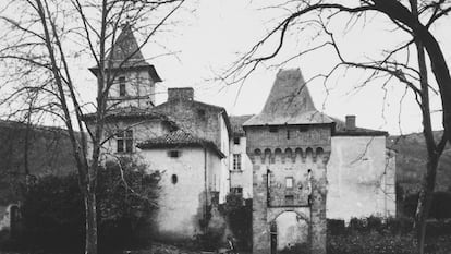 Pep Coll ha investigat la història, s’ha documentat profusament, i ha convertit en un món propi l’angoixa dels professors i els nens jueus refugiats a l’orfenat suís del castell de La Hille.

Foto: United States Holocaust Memorial Museum, courtesy of Walter Reed