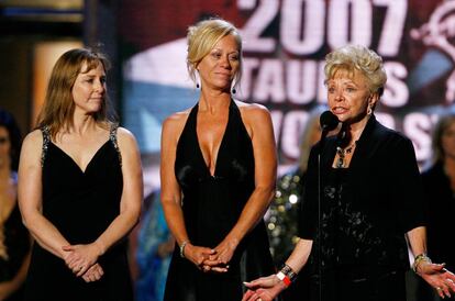 Las dobles de acción Debbie Evans, Eurlyne Epper y May Boss durante la gala Taurus World Stunt Awards (algo así como los Oscar de los dobles).