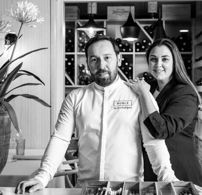 La sala y la cocina de Roble se dan la mano (en casa y en el restaurante)