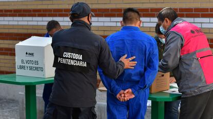 Presos votan en la cárcel de Tenancingo del Sur (Estado de México), en mayo de 2023.