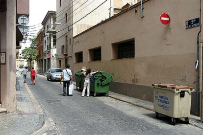 Lugar donde se encontraba el contenedor, en la calle Güell y Mercader de Reus.