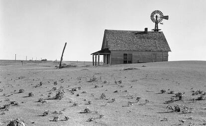 Fotografía de Dorothea Lange de una granja en Texas en 1938. 