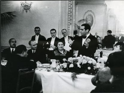 Federico García Lorca durant el sopar d'homenatge que els intel·lectuals catalans li van organitzar a l'hotel Majestic el 23 de desembre del 1935.