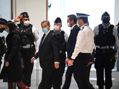 Nicolas Sarkozy en su llegada al tribunal, este lunes en París.