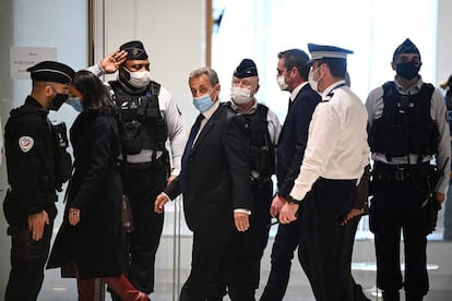 Nicolas Sarkozy en su llegada al tribunal, este lunes en París.