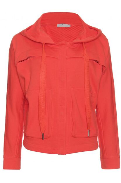 Adidas te propone esta sudadera en rojo de la colección de Stella MacCartney (132 euros aprox).