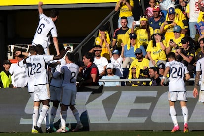 Jugadores del Real Madrid celebran el tanto de la remontada ante Las Palmas.