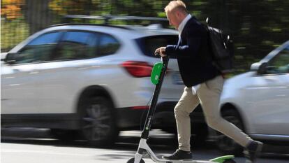 La justicia absuelve a un hombre condenado por ir en patinete y sin puntos del carné