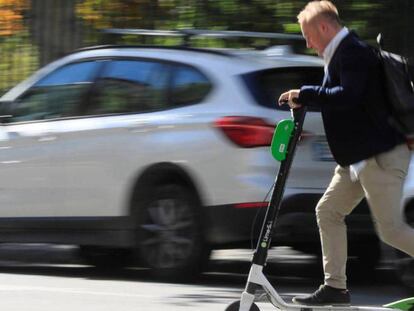 La justicia absuelve a un hombre condenado por ir en patinete y sin puntos del carné