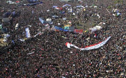 Miles de egipcios se han congregado hoy en la Plaza de la Liberación para conmemorar el inicio de las protestas que derrocaron a Hosni Mubarak.