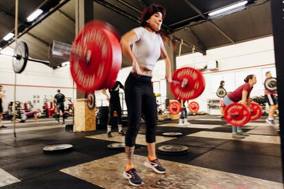 Asistentes a una clase de 'crossfit' en Vallecas.