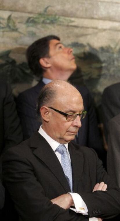 Crist&oacute;bal Montoro. Al fondo, el presidente de Madrid.