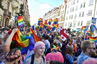 Estocolmo y Gotemburgo serán co-sedes del EuroPride 2018. La capital sueca lo celebra del 27 de julio al 5 de agosto mientras que la gran ciudad en la desembocadura del río Göta hace lo propio entre el 14 y el 19 de agosto. Si en los años anteriores el Orgullo de Estocolmo ya ha sido una fiesta multitudinaria, en 2017 acudieron más de 600.000 personas y hubo más de 600 actividades programadas, ser anfitriona del Orgullo europeo multiplicará la oferta y los participantes. El EuroPride de Gotemburgo coincide con el Kulturkalaset (festival cultural), el mayor evento cultural de Escandinavia, con más de 1.300 propuestas que reciben millón y medio de visitas. Más información: <a href="http://europride2018.com/stockholm/" target="_blank">europride2018.com/stockholm</a> y <a href="http://europride2018.com/gothenburg/" target="_blank">europride2018.com/gothenburg</a>