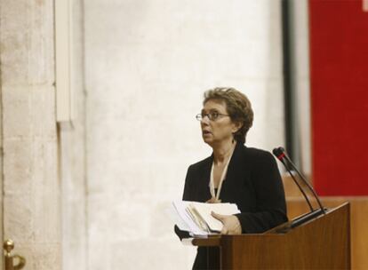 Carmen Martínez Aguayo, ayer, en la tribuna de oradores del Parlamento.