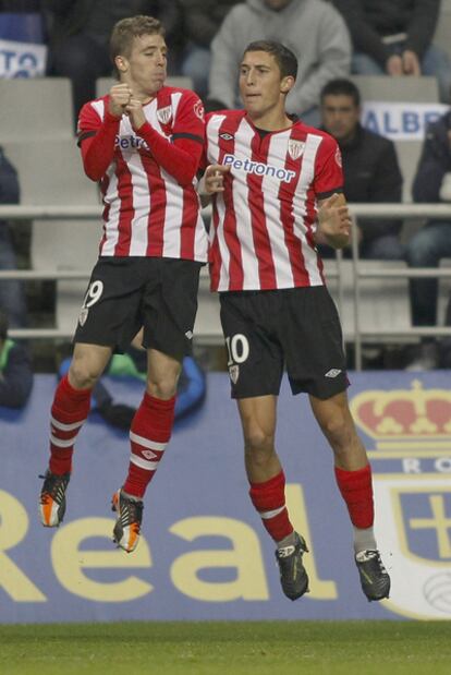 De Marcos y Muniain celebran el gol del Athletic.
