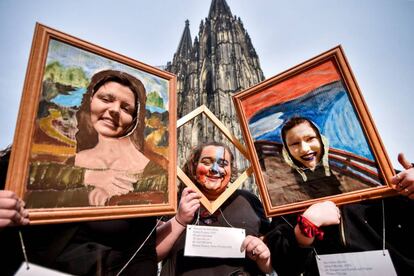 Varias personas disfrazadas del carnaval en Colonia (Alemania), el 28 de febrero de 2019.