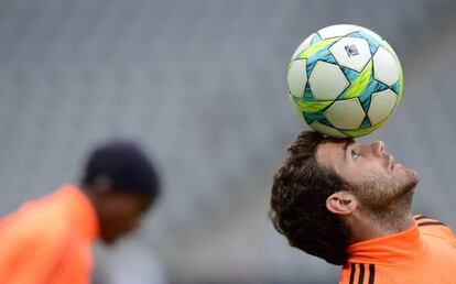 Juan Mata, del Chelsea, en el entrenamiento previo a la final.