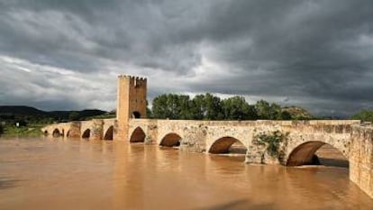 El puente medieval de Frías sobre el Ebro.