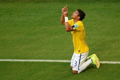 Thiago Silva celebra su gol.