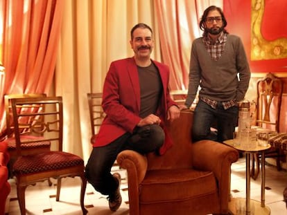 Alberto Puraenvidia (izquierda) y Jos&eacute; Martret, en una de las estancias de La Casa de la Portera.