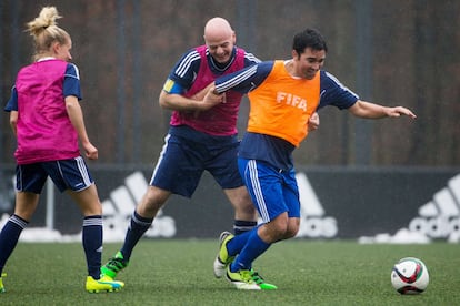 Deco fue una de las figuras que apoyaron a Infantino en su jornada de puertas abiertas.