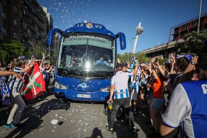 La afición donostiarra recibe al equipo la Real Sociedad.