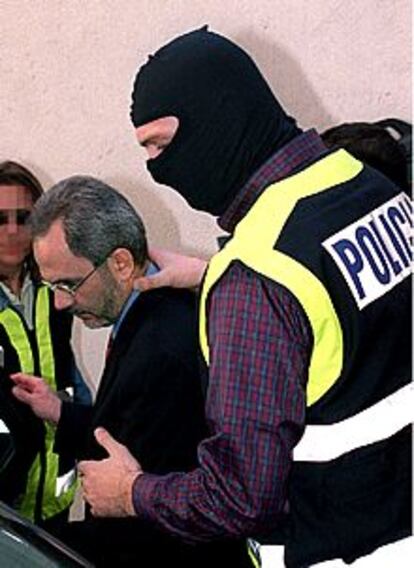 Abu Thala, supuesto jefe de la red de empresas de Al Qaeda, durante su detención ayer en Madrid.