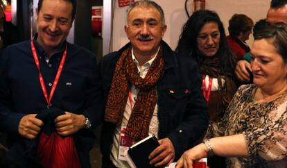 Álvarez (centre), anit durant el congrés de la UGT.