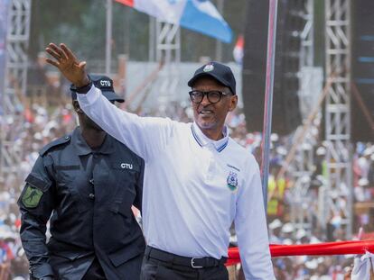 El presidente ruandés Paul Kagame en el primer mitin de campaña del Frente Patriótico Ruandés el pasado 22 de junio en Busogo.