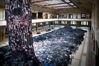 Instalación del artista chino Ni Haifeng en la bienal de arte Manifesta de 2012, en las antiguas minas de Waterschei, en Genk (Bélgica).