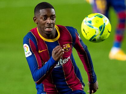 Dembéle, en acción durante el partido contra el Eibar en el Camp Nou.