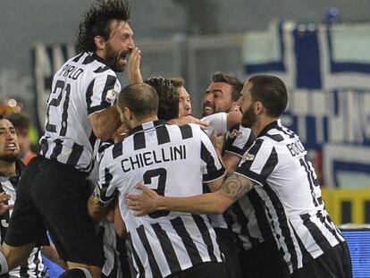 Los jugadores de la Juve celebran el gol de Matri que valió la Copa