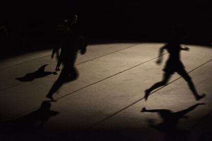 Un momento de 'Falling free', de la compañía Sharon Fridman.