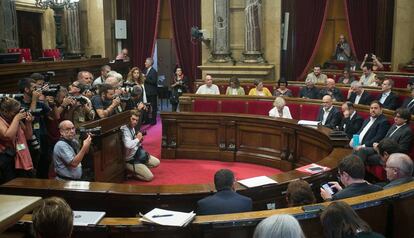 L&#039;hemicicle del Parlament amb Puigdemont i Junqueras.