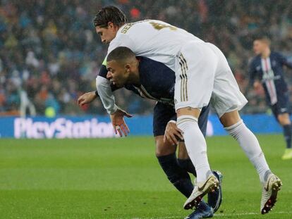 Mbappé y Ramos, en el Real Madrid-PSG del 26 de noviembre.