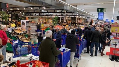 Long shopping lines at a supermarket in Majadahonda, in the Madrid region.