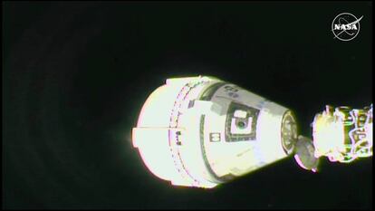 Momento en el que la nave Starliner se desacopla de la ISS