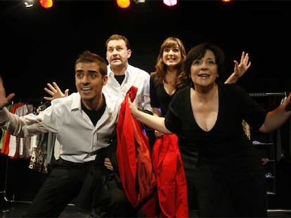 Actores de Tela-Katola, en el espectáculo que representan en el Pequeño Teatro Gran Vía de Madrid.
